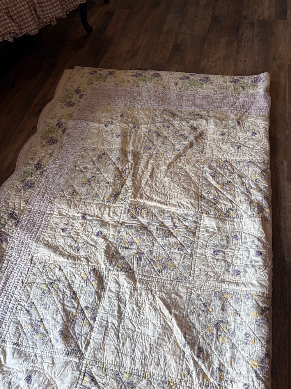 Vintage Floral Patchwork Quilt - Cream and Purple Lilac King Size